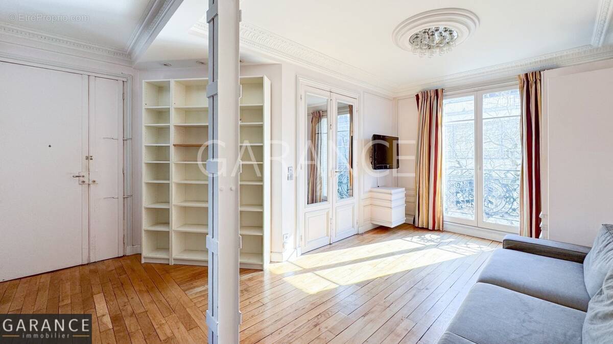 Appartement à PARIS-14E