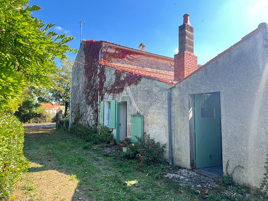 Maison à VOUILLE-LES-MARAIS