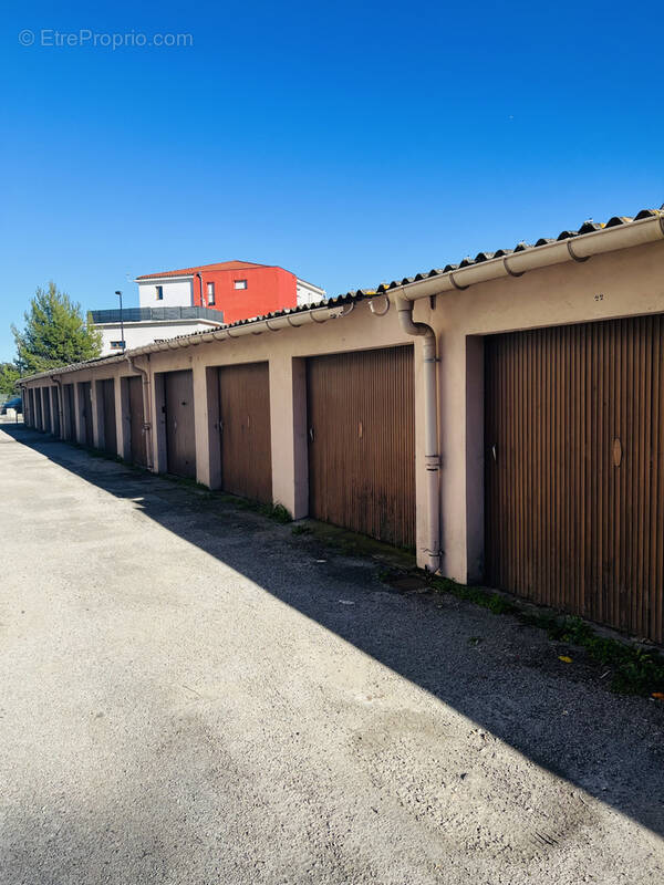 Parking à LUNEL