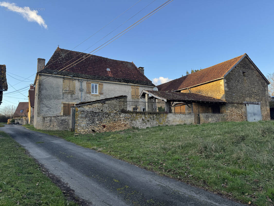 Maison à LA CHAPELLE-AUBAREIL