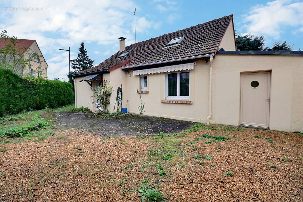 Maison à EPERNON