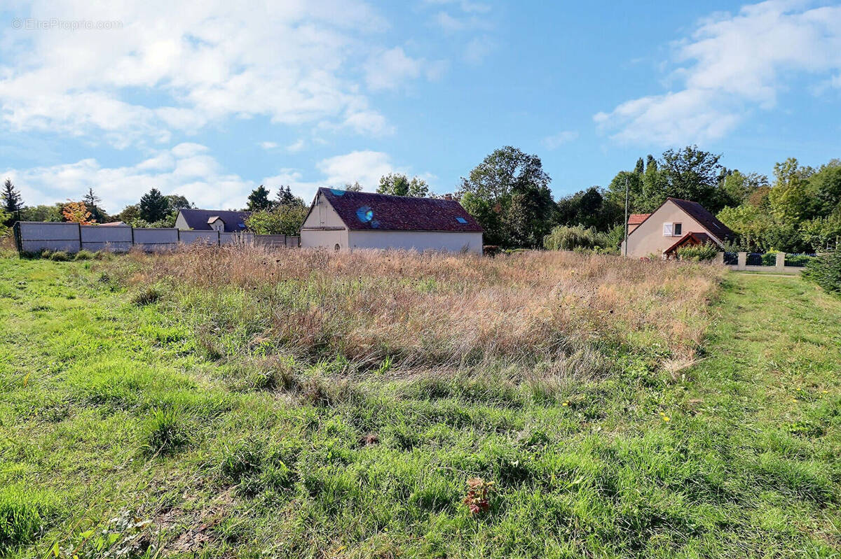 Terrain à EPERNON