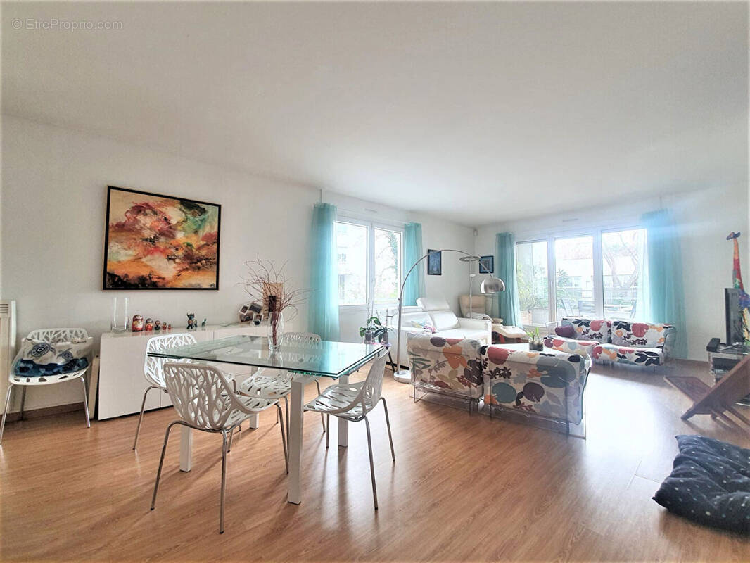 Appartement à COURBEVOIE