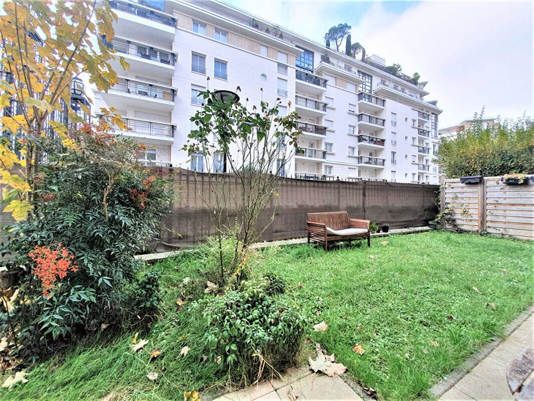 Appartement à COURBEVOIE