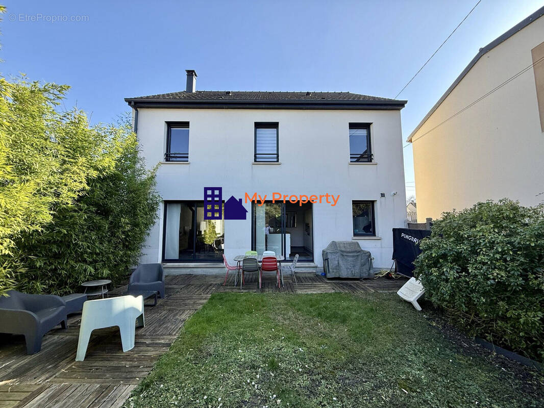 Maison à CARRIERES-SUR-SEINE