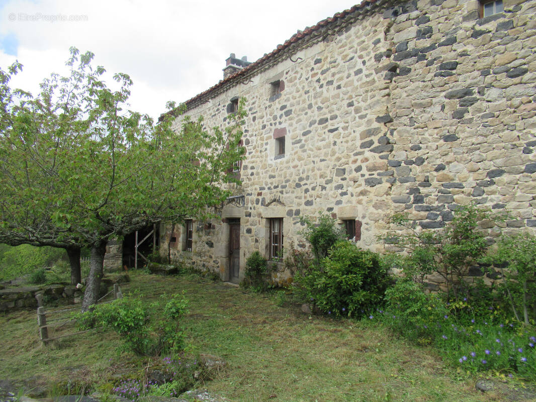 Maison à CAYRES