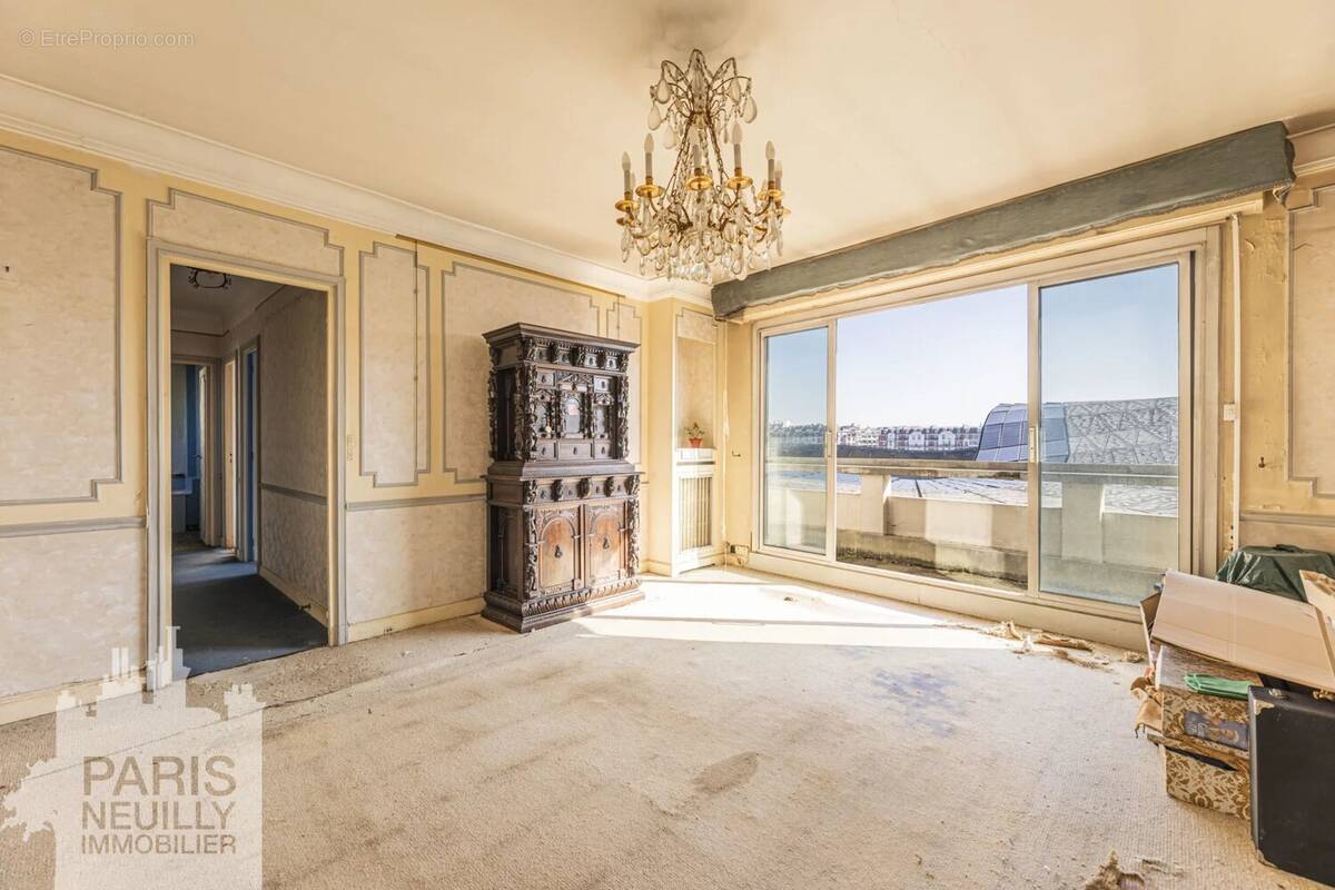 Appartement à PARIS-16E