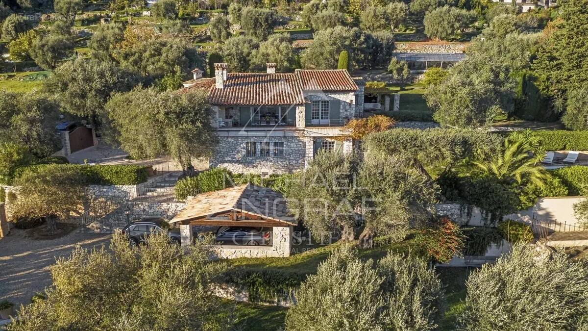 Appartement à TOURRETTES-SUR-LOUP