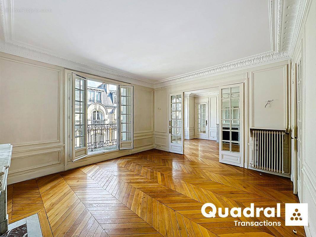 Appartement à PARIS-16E