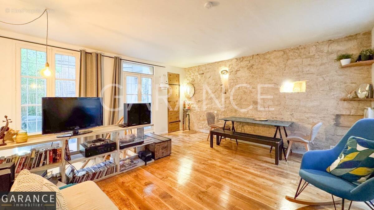 Appartement à PARIS-14E