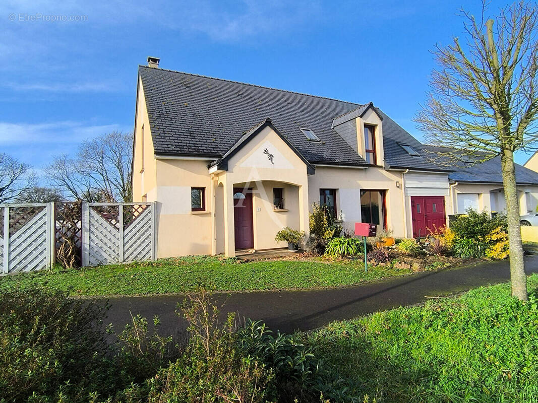 Maison à FENEU