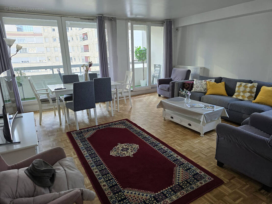 Appartement à COURBEVOIE