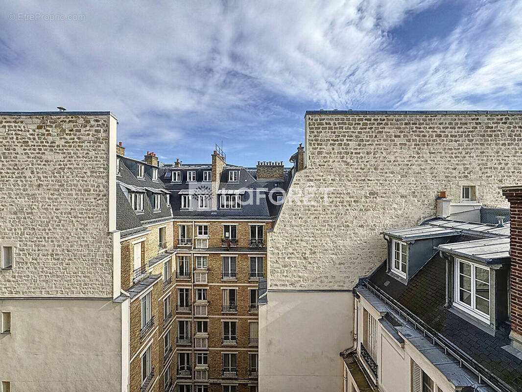 Appartement à PARIS-16E