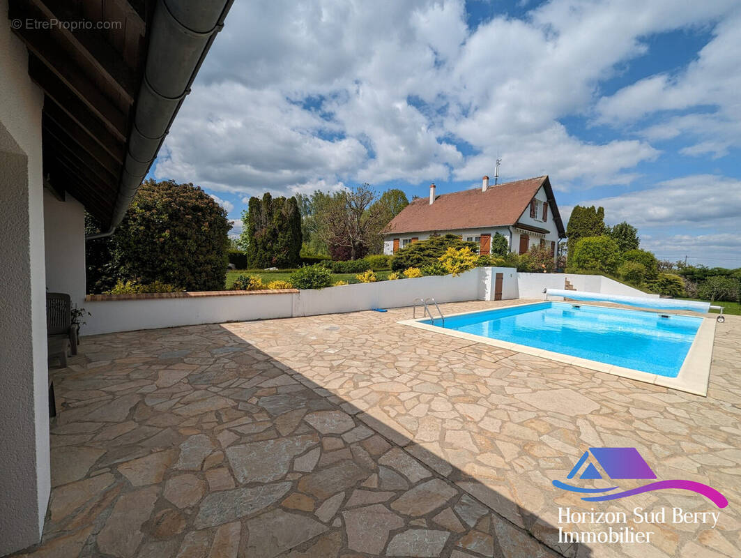 vue du pool house - Maison à LA CHATRE