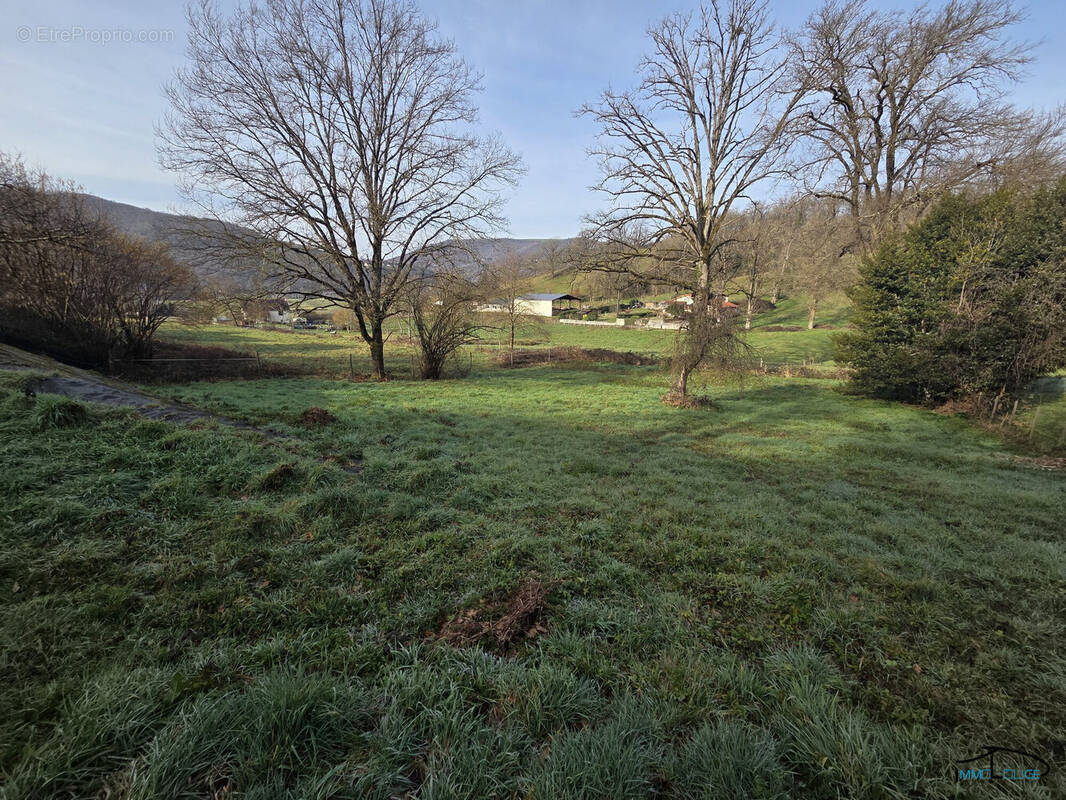 Terrain à LIVINHAC-LE-HAUT