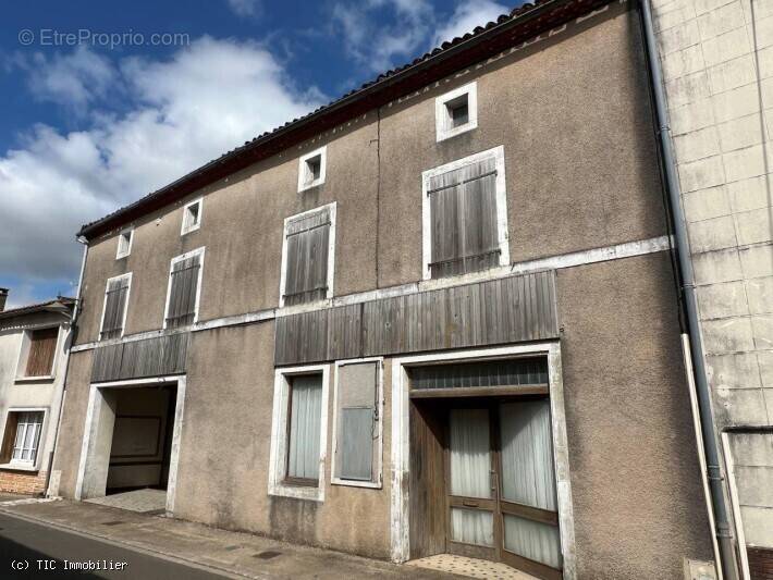 Maison à CHAMPAGNE-MOUTON