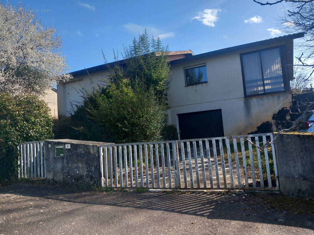 Maison à PUY-L&#039;EVEQUE