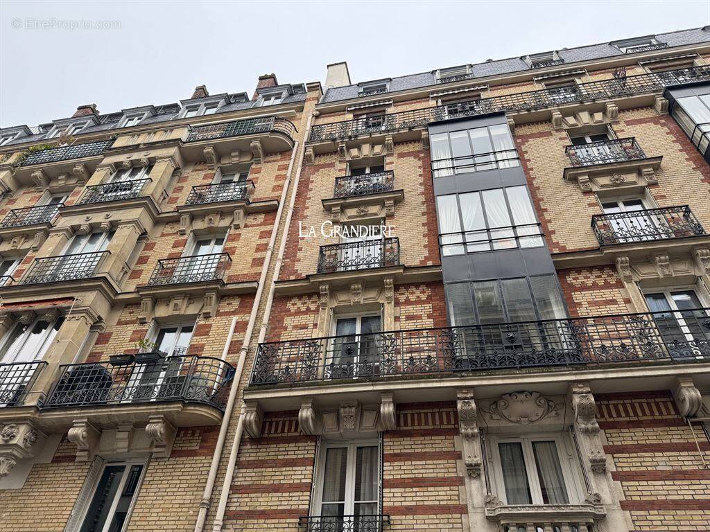 Appartement à PARIS-16E