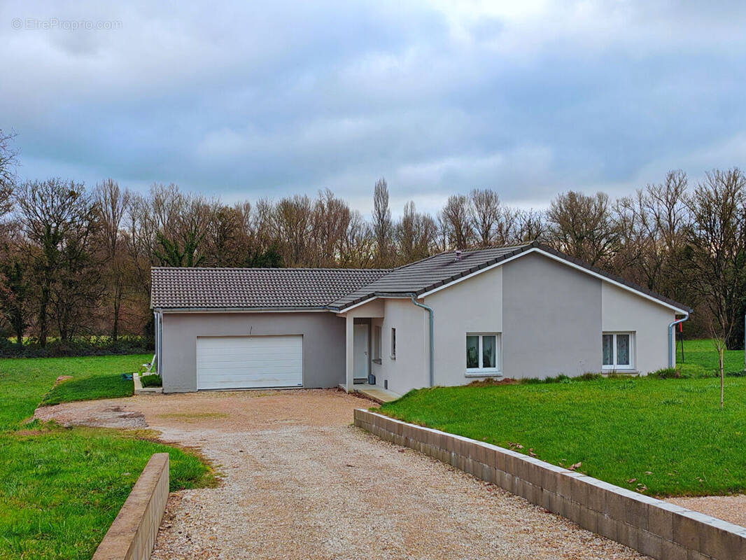 Maison à VILLETTE-SUR-AIN