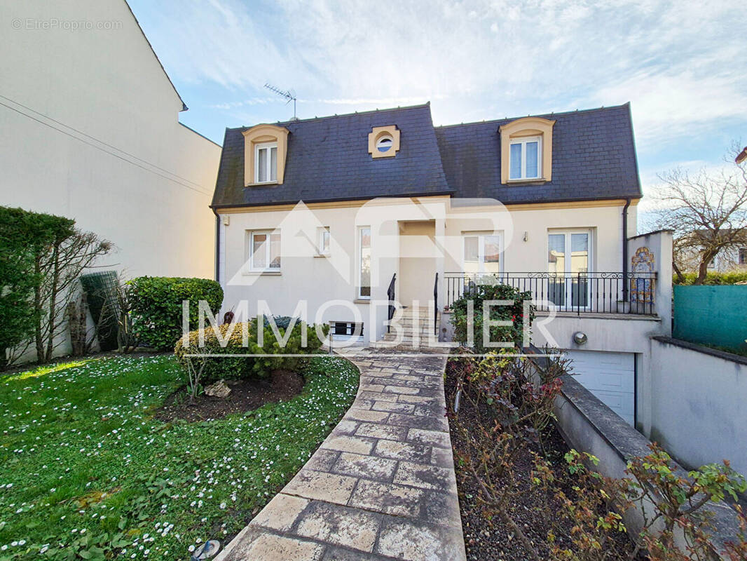 Maison à CARRIERES-SUR-SEINE