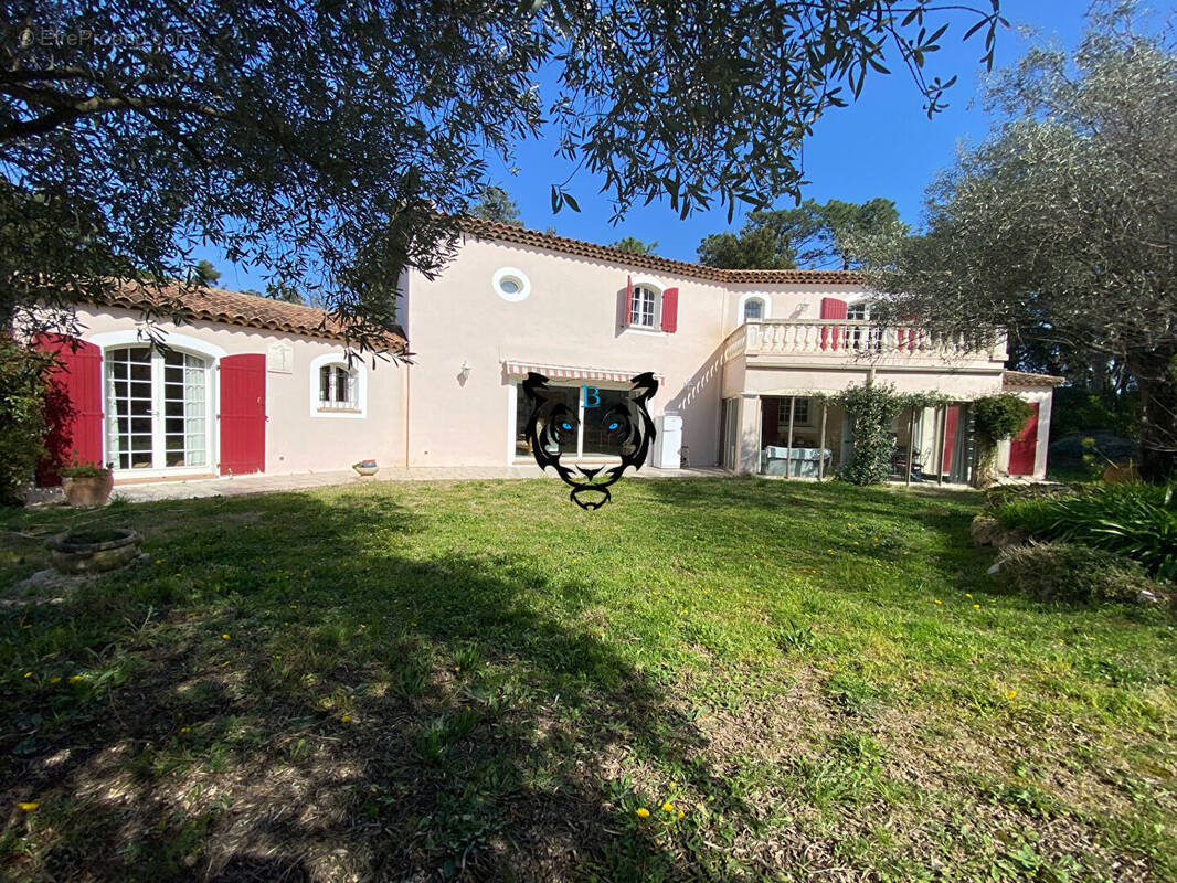 Maison à ROQUEBRUNE-SUR-ARGENS