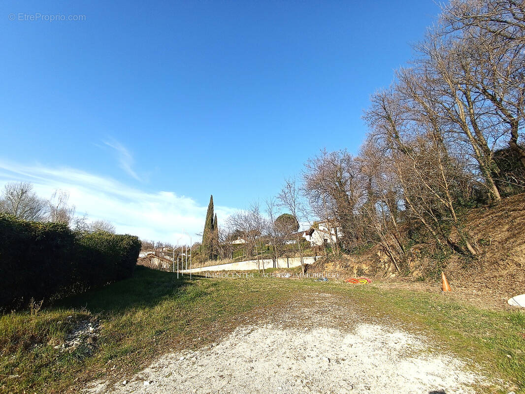 Terrain à ROMANS-SUR-ISERE