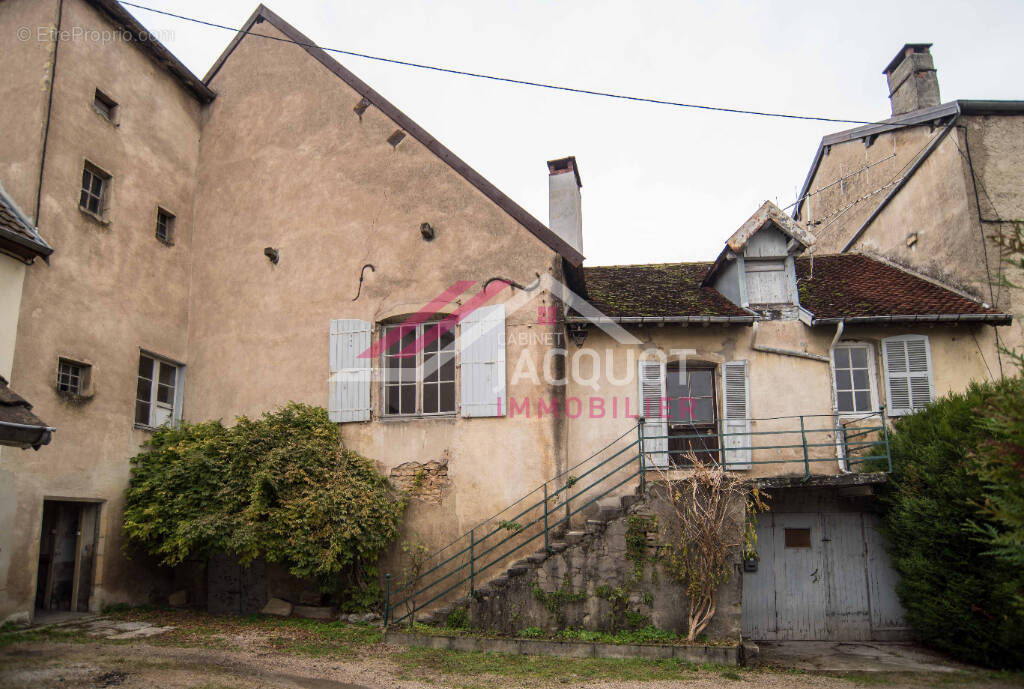 Maison à LONS-LE-SAUNIER