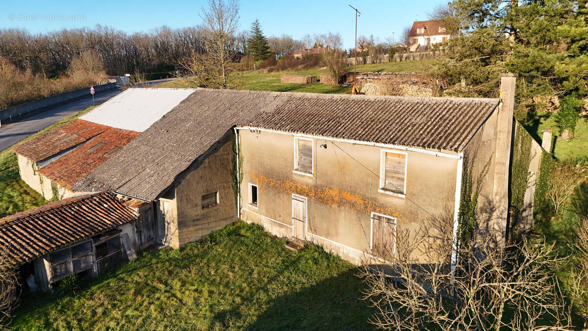 Maison à QUINCAY