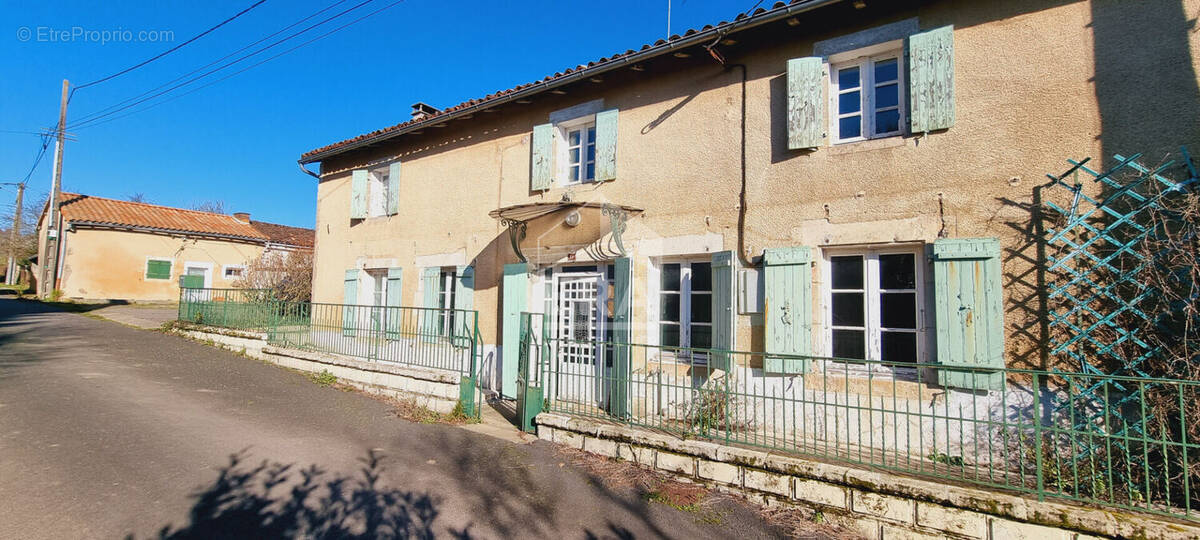 Maison à GENOUILLE