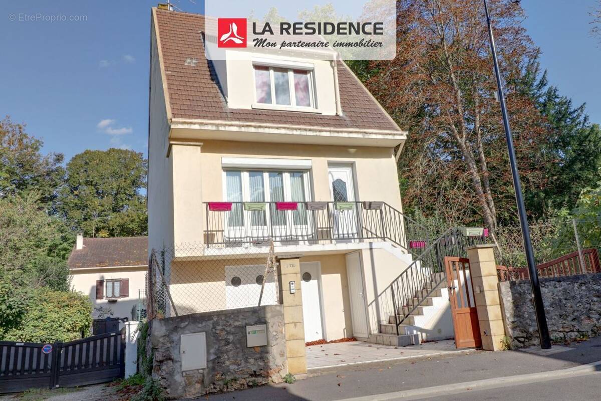 Maison à JOUY-LE-MOUTIER