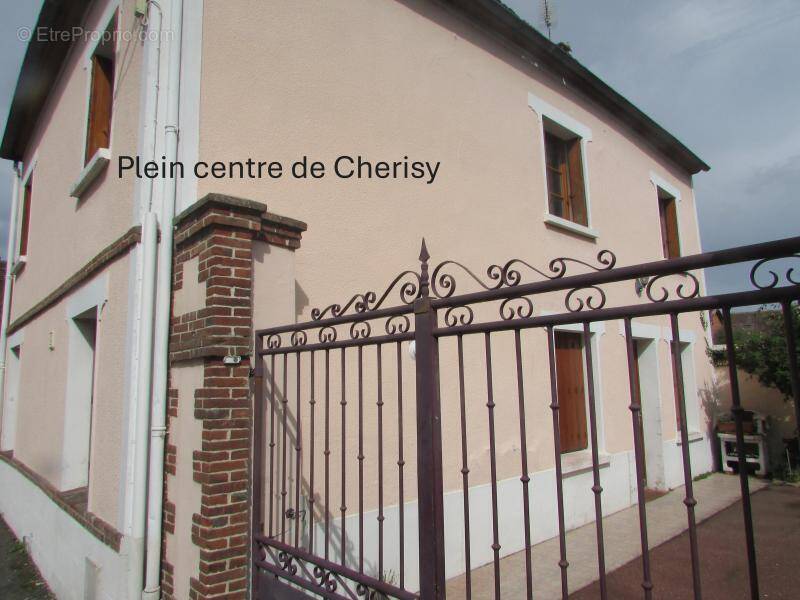 Maison à CHERISY