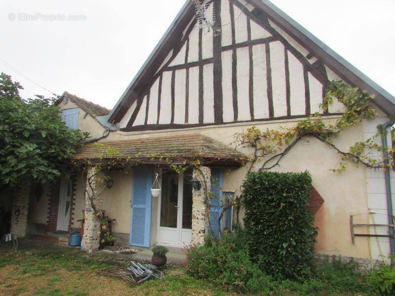 Maison à CHERISY