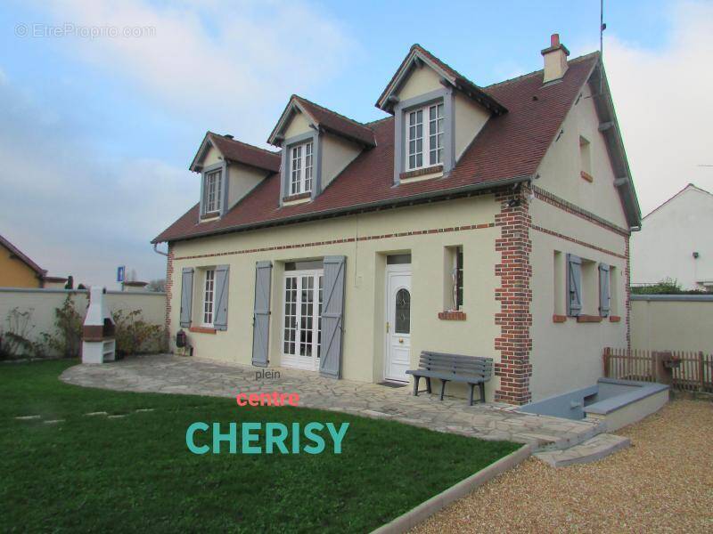 Maison à CHERISY