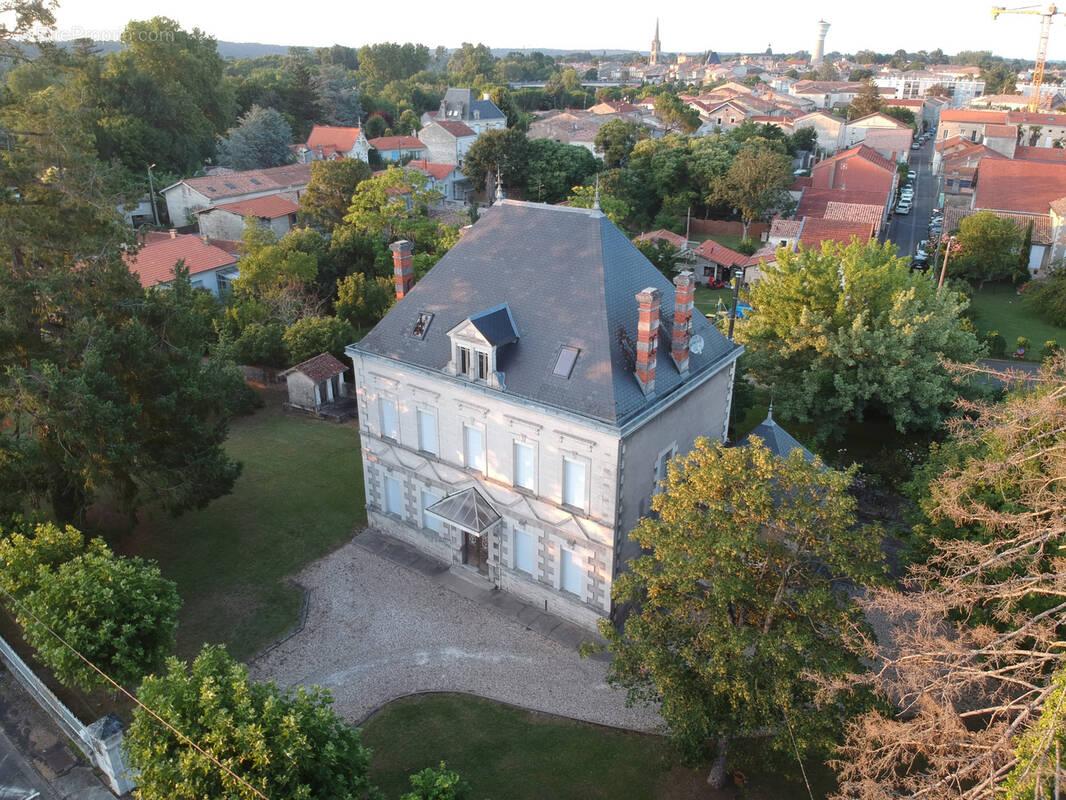 Maison à COUTRAS