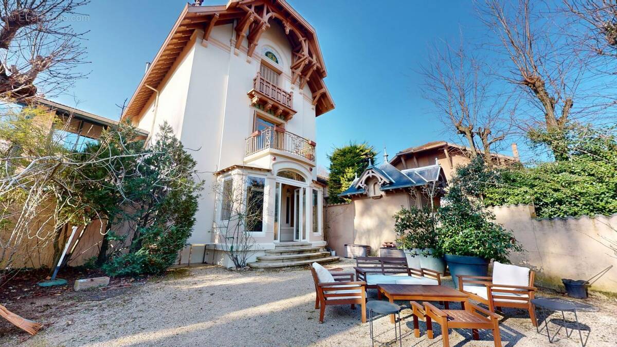 Maison à SAINTE-FOY-LES-LYON