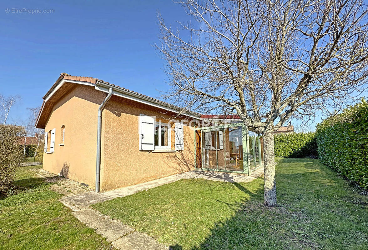 Maison à SAINT-DENIS-LES-BOURG