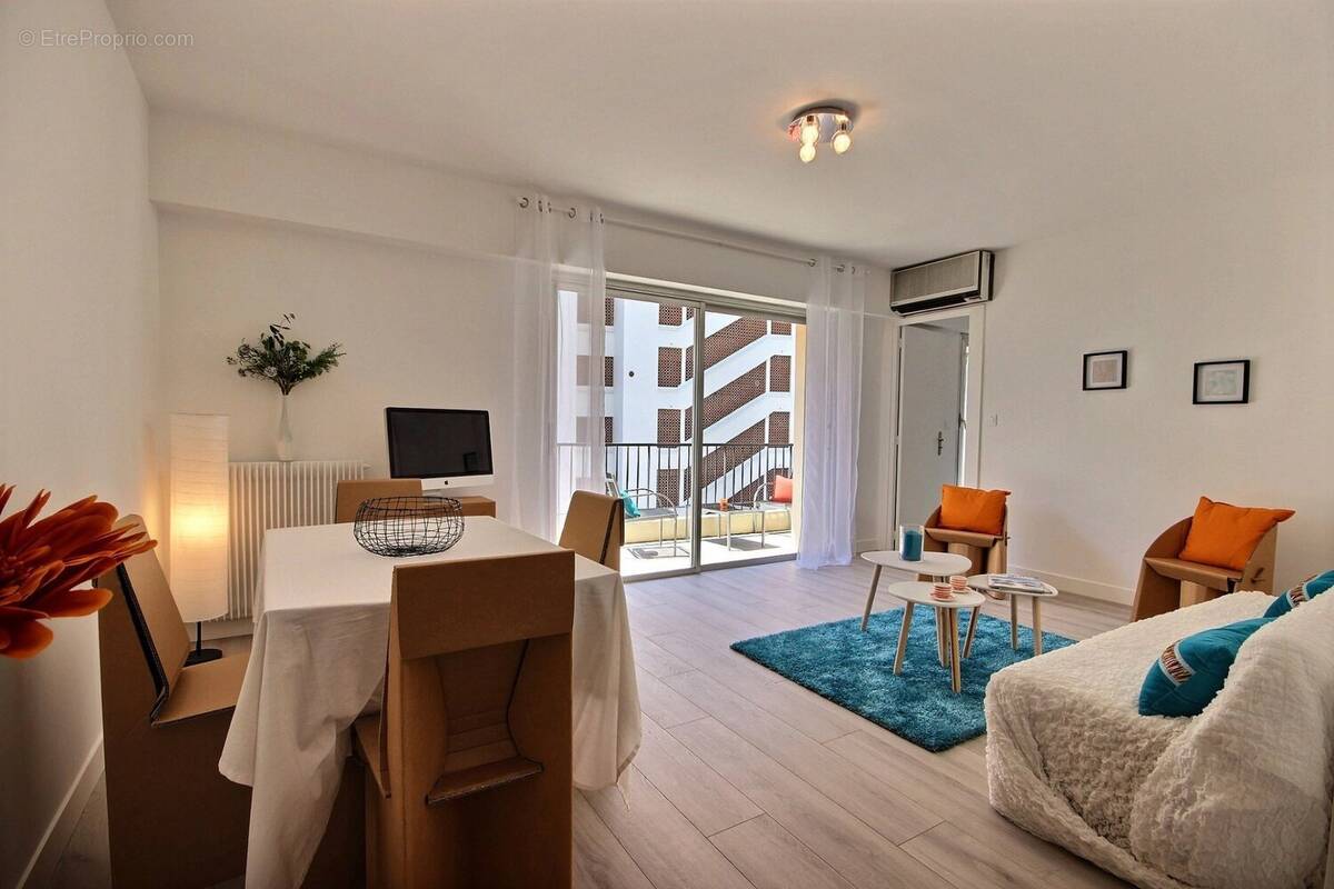 Salon Parquet - Appartement à ANTIBES