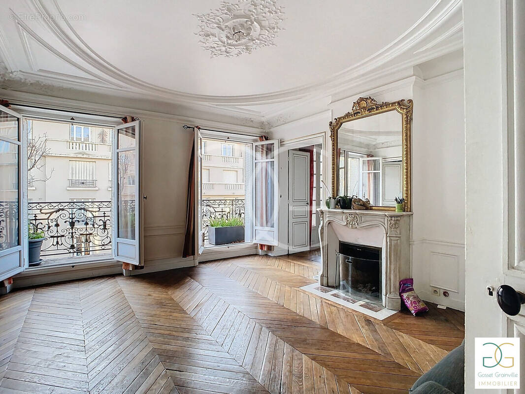 Appartement à PARIS-16E