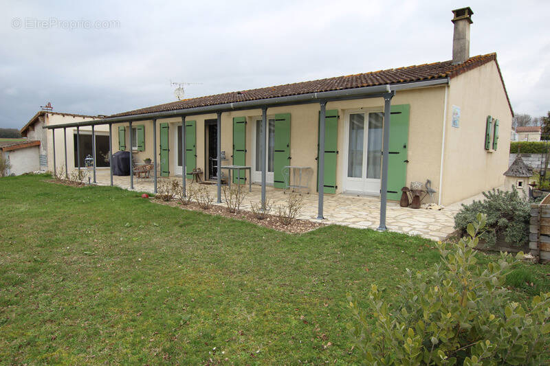 Maison à SAINT-JEAN-D&#039;ANGELY