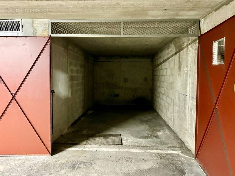 Parking à PARIS-10E