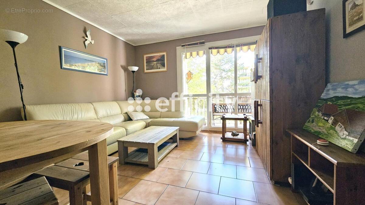 Appartement à FRESNES