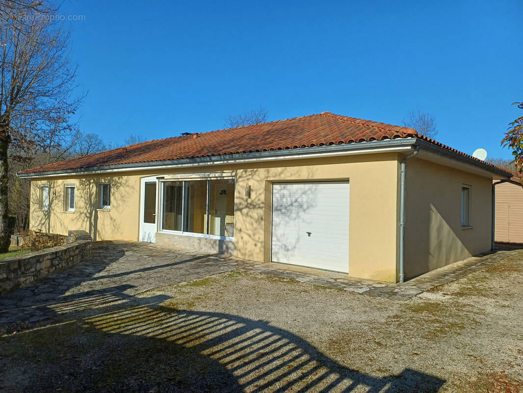 Maison à NAUSSAC