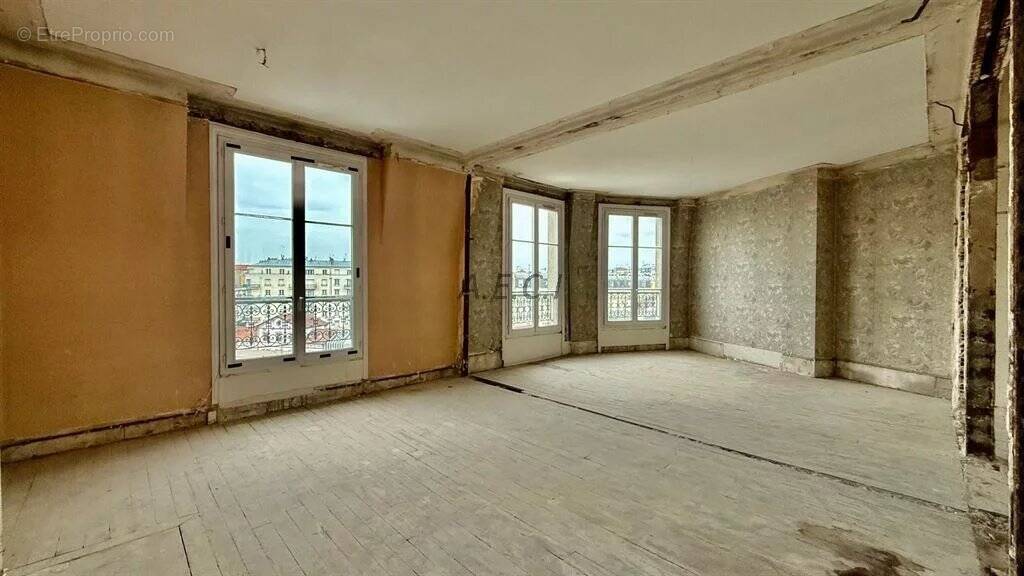 Appartement à COURBEVOIE