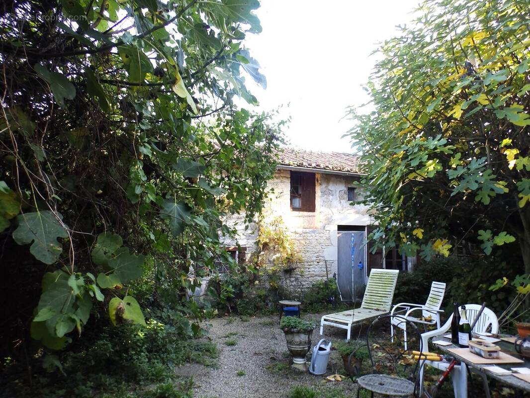 Maison à CHASSENEUIL-SUR-BONNIEURE