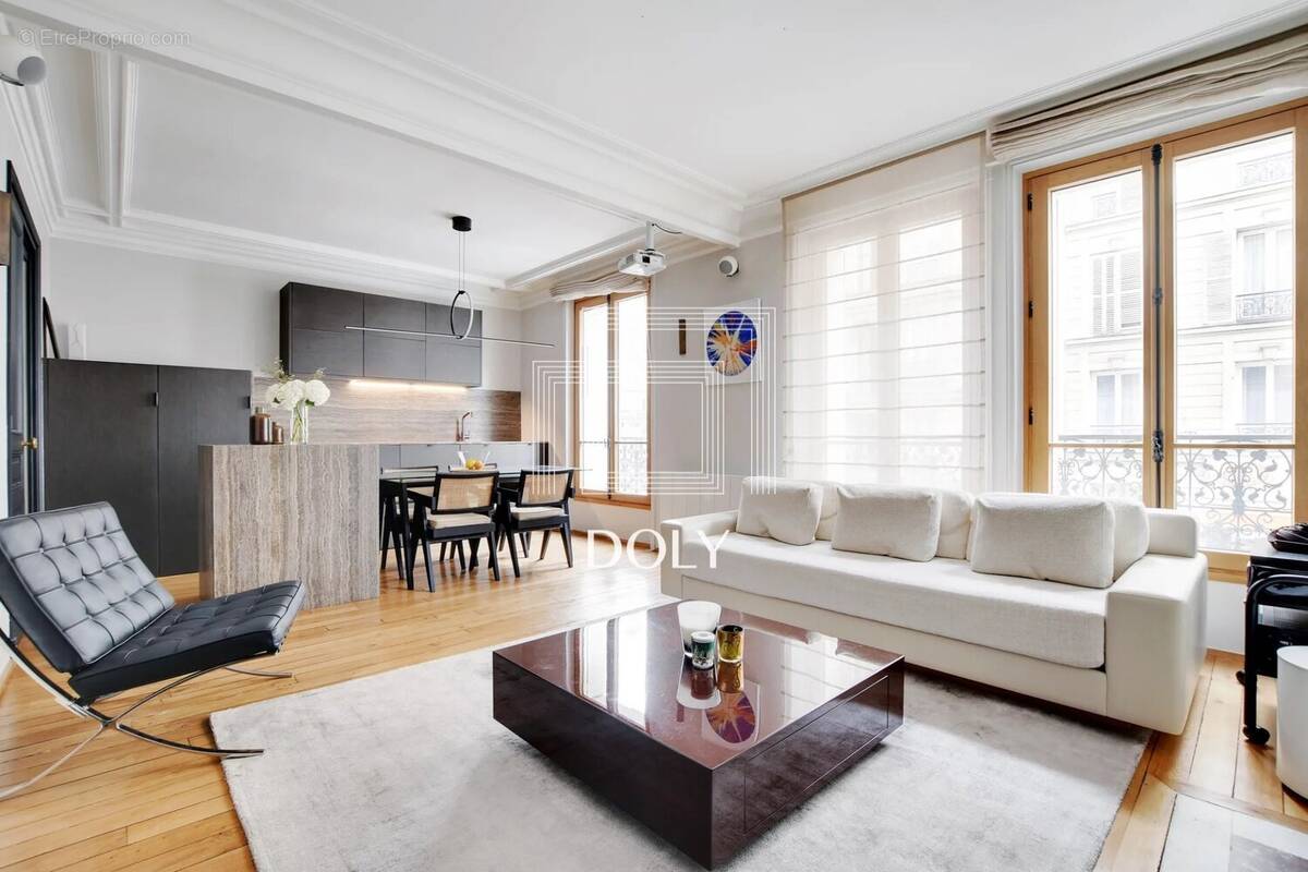 Appartement à PARIS-18E