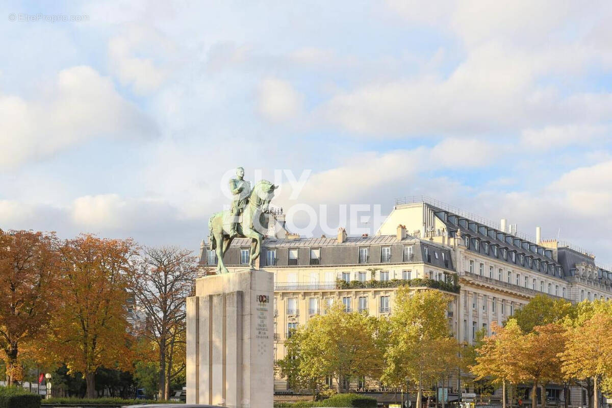 Appartement à PARIS-16E