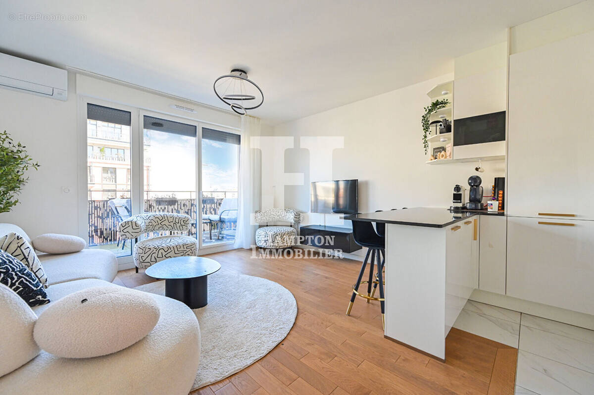 Appartement à COURBEVOIE