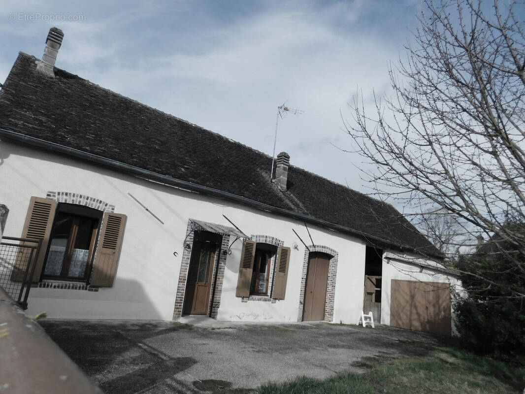 Maison à SAINT-JULIEN-DU-SAULT