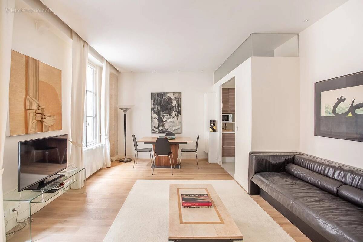 Appartement à PARIS-14E