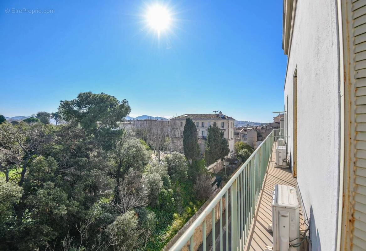 Appartement à MARSEILLE-4E